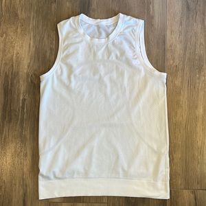 Lululemon white tank, size 6